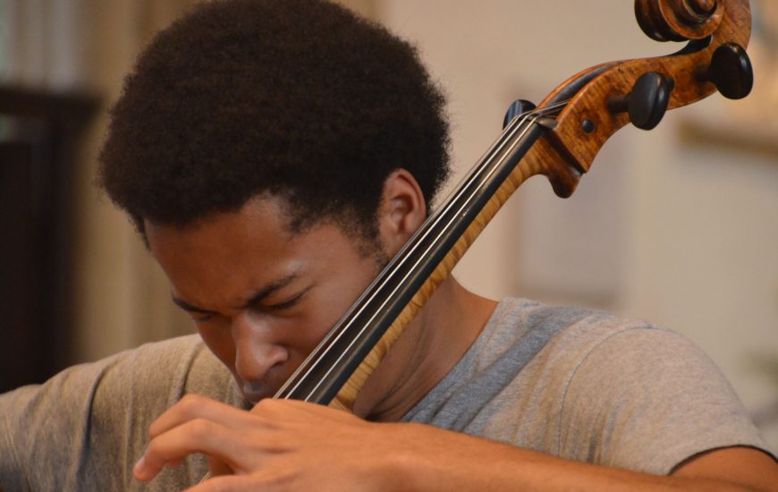 Close up of Sheku Kanneh-Mason